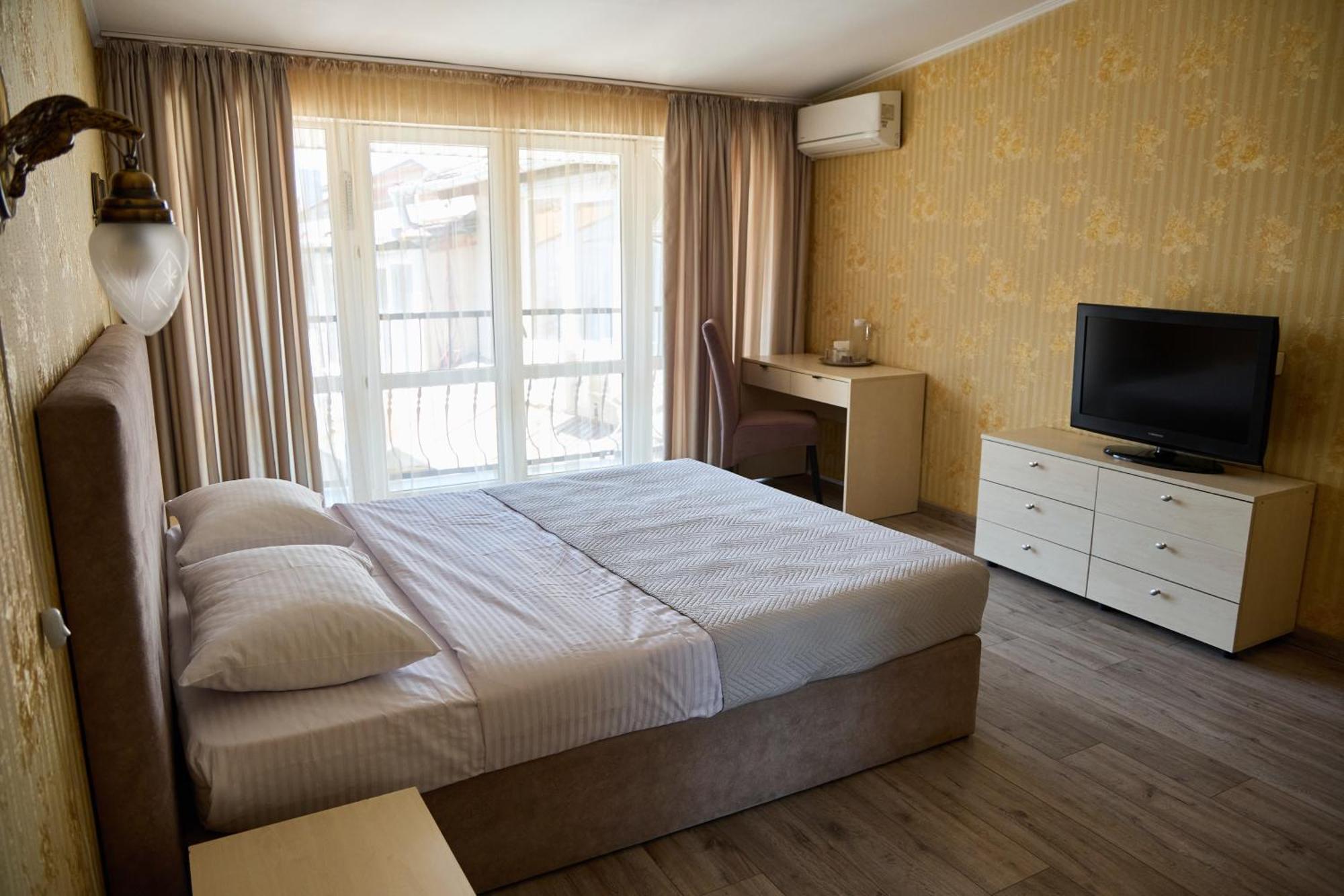 Hotel Plazma Lviv Exterior photo